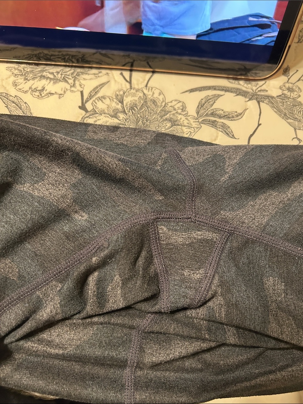 🍔VUORI high-Waist Black Camo elevation performance Leggings size M GUC - Picture 14 of 14